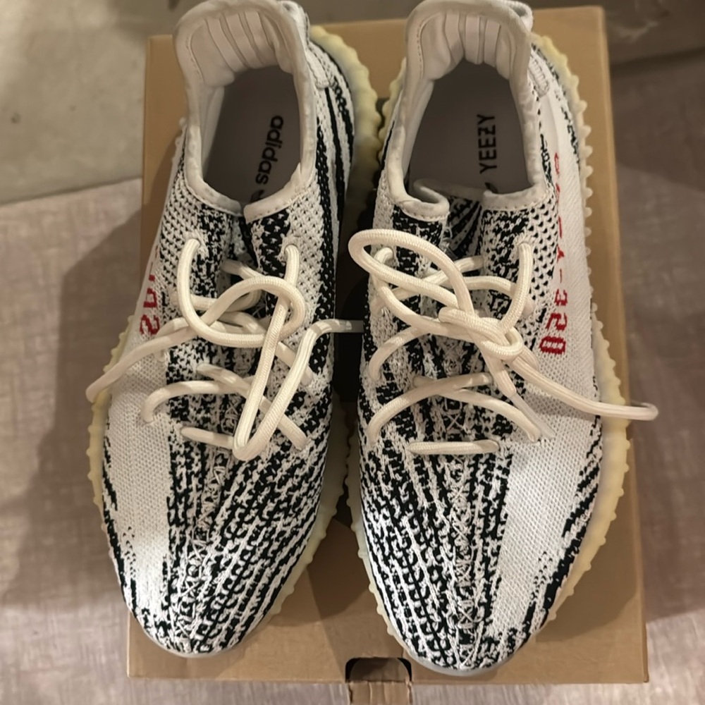 Yeezy 350 V2 white/black/red